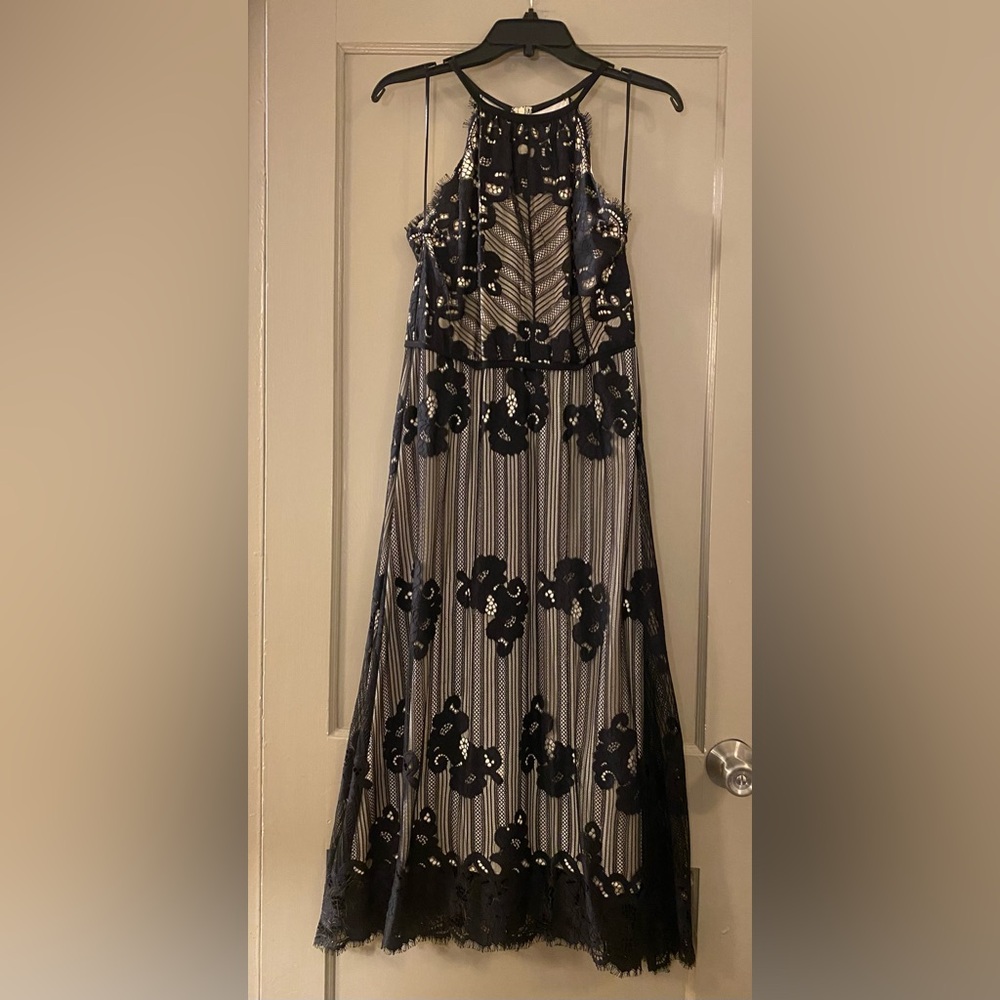 WORN ONCE (to a gala in NYC)
Chelsea & Violet prom/cocktail dress
